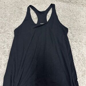 Women’s gym tops